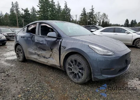 2020 Tesla Model Y z USA, uszkodzony, nr VIN 5YJYGDEE2LF056425